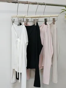 Vue détaillée de gilets de yoga doux à séchage rapide en plusieurs couleurs