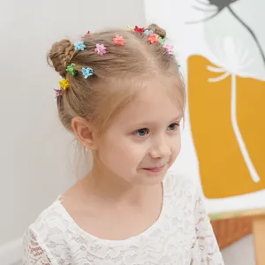 Bunte Mini-Blumen-Haarklammern für Mädchen mit mattem Finish und verschiedenen Farben Set