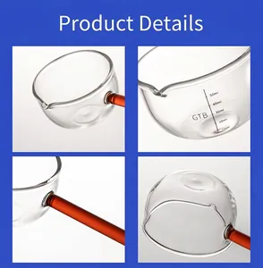 Vue détaillée d'une cuillère en verre borosilicaté avec long manche ambre et graduation 50ml