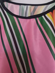 Gros plan sur le tissu à rayures colorées de style ethnique mexicain traditionnel