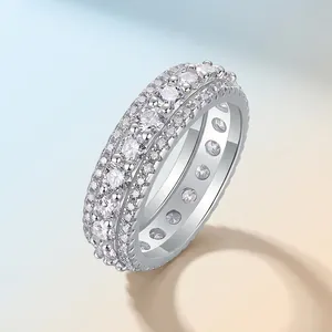 Sprankelende S925 zilveren eeuwigheidsring met drie rijen van moissanite edelstenen