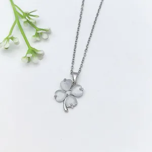 Elegante collana in acciaio inossidabile argento con ciondolo a quadrifoglio in occhio di gatto