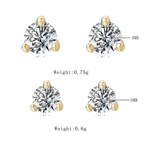 Detailweergave van 3mm en 4mm S925 zilveren zirkonia oorknopjes met drie klauwen