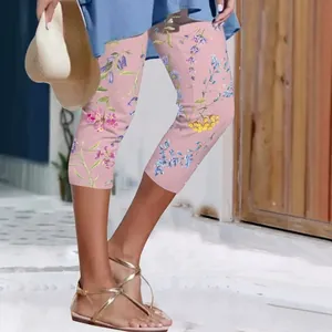 Leggings capri moulants pour femmes avec imprimé floral en rose estival doux