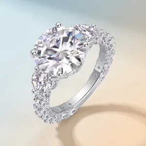 Eleganter S925 Silber 5ct Moissanit Ring mit luxuriösem Drei-Steine-Design für Damen