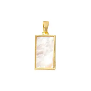 Elegante colgante rectangular de nácar blanco con marco chapado en oro de 14 quilates