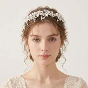 Serre-tête de mariée élégant avec perles et feuilles argentées pour coiffures