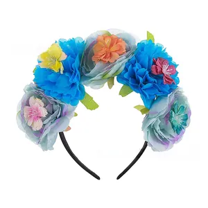 Gedetailleerde close-up van levendige gekleurde kunstbloemen op een Halloween-hoofdband