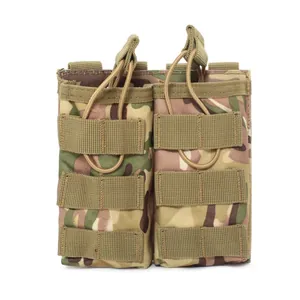 Taktische Doppel-M4-Magazintasche in Multicam-Tarnung mit MOLLE-Gurten für Outdoor-Ausrüstung
