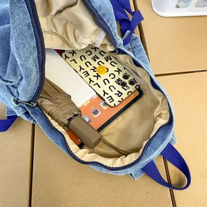 Mochila de mezclilla lavada retro con interior espacioso para los objetos personales