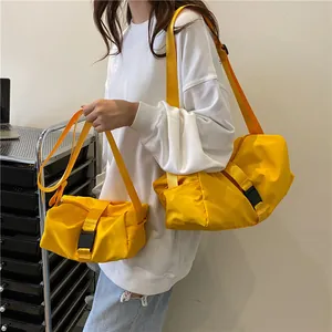 Bolso bandolera amarillo de tela Oxford de gran capacidad en dos tallas para viajes