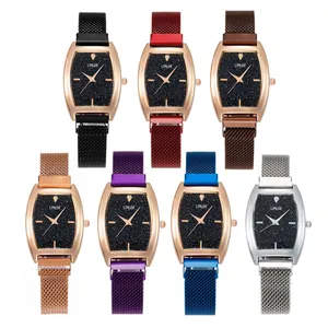 Vue détaillée de sept montres à quartz carrées vintage pour femmes avec cadran étoilé