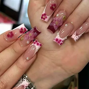 Lange eckige Kunstnägel mit 3D-Blumendesigns, Perlen und goldenen Perlenakzenten