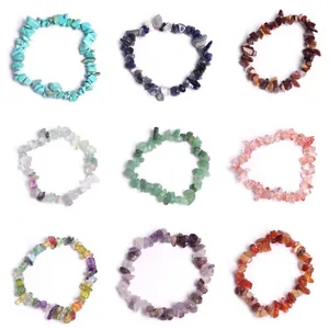 Juego de nueve pulseras elásticas de chips de cristal de piedra natural en varios colores
