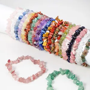 Pulseras elásticas hechas a mano con chips de piedras naturales irregulares de colores