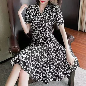 Elegant black floral V-neck A-line dress for women with short sleeves and waist-slimming fit