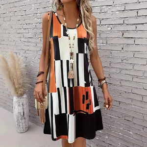 Élégante robe d'été sans manches en tricot à col rond avec un imprimé géométrique