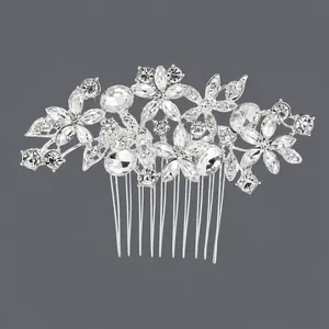 Peigne à cheveux de mariage élégant en argent avec strass floraux pour coiffures.
