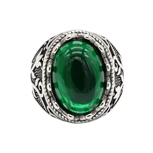 Bague vintage style baroque en acier inoxydable avec une grande pierre ovale verte