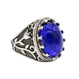 Élégante bague baroque vintage en acier titane avec une grande pierre bleue ovale