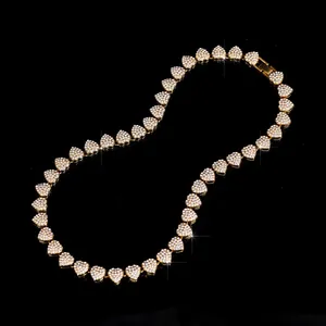 Collana a cuore color oro di lusso con cristalli pavé completi e design a maglie scintillanti