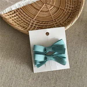 Coppia di fermagli per capelli con fiocco in nastro grosgrain verde germano real.