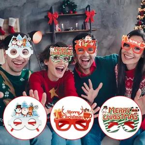 Detailansicht der Weihnachtsbrille 2027 mit festlichem Schneemann- und Rentiermuster