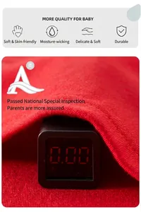 Gros plan sur un tissu en coton rouge pour bébé montrant le test de sécurité Classe A