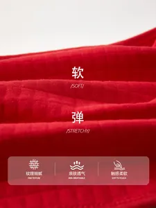 Rotes dreilagiges Thermo-Babyunterwäsche-Set mit hoher Elastizität und feiner Textur