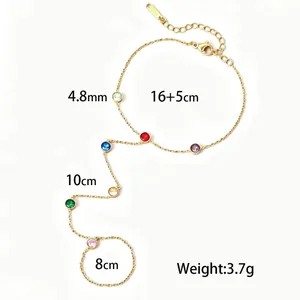 Elegante bracciale con anello in oro con zirconi colorati e misure tecniche dettagliate
