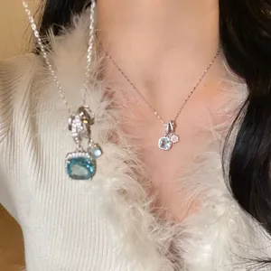 Collier Pendentif en Zirconia Carré Bleu Menthe pour Femmes Cuivre Plaqué Argent Incrusté Minimaliste Luxe Chaîne de Clavicule Bijoux