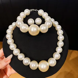 Set di Gioielli in Perle Artificiali Elegante Francese per Donna Include Collana Braccialetto Orecchini in Lega