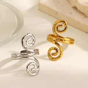 Retro gehamerde titanium stalen dubbele spiraal open ring met artistieke vintage textuur