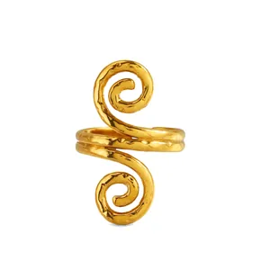 Gouden vintage gehamerde titanium stalen dubbele spiraal ring met vortex textuur