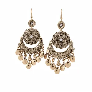 Orecchini vintage stile bohémien dorati con fiori, strass e pendenti a goccia d'acqua