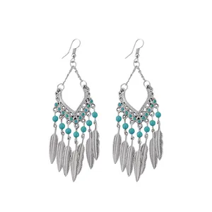 Vintage bohemian etnische zilveren oorbellen met turquoise kralen en hangers van veren