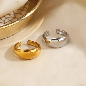 Minimalistische breite offene Ringe aus Titanstahl mit polierter Gold- und Silberglasur