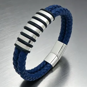 Bracelet en cuir tressé bleu marine avec des perles argentées et un fermoir magnétique.
