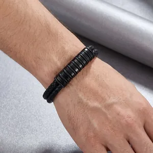 Vue détaillée d'un bracelet pour homme en cuir microfibre noir tressé à double couche
