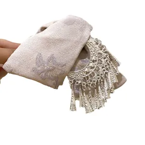 Molletta per capelli a fiocco in stile etnico con nappe argentate per donna.