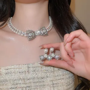 Elegante set di collana e orecchini di perle con fiocco in stile vintage francese