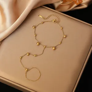 Elegante bracciale anello in acciaio al titanio placcato oro 18K con perline