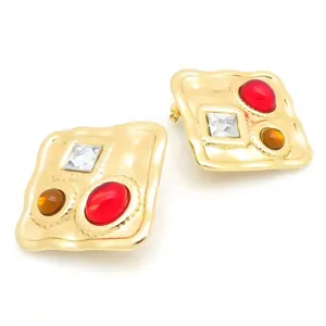 Boucles d'oreilles carrées dorées vintage ornées de pierres précieuses colorées