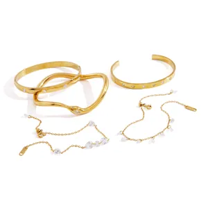 Set di gioielli in acciaio dorato con bracciali in zircone e rigidi eleganti