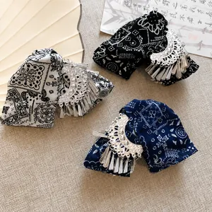 Elegante etnische haarklemmen met Miao zilveren kwastjes en traditionele batik patronen