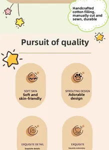 Infographie détaillant les caractéristiques du pendentif en peluche, tissu doux et broderie