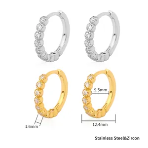 Detailansicht der Edelstahl-Zirkonia-Creolen in Gold und Silber mit Abmessungen.