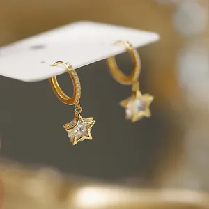 Elegante Kupfer Stern Anhänger Creolen Für Damen Glänzende Zirkonia Einlage Galvanisierter Stern Schmuck Modische Pendler Ohrringe