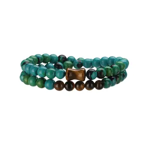 Vista dettagliata del bracciale a due fili in occhio di tigre e pietra naturale da 6 mm