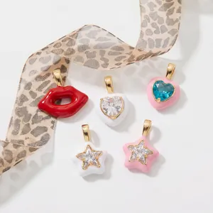 Adornos para Zapatos de Cobre con Diamantes de Imitación y Esmalte de Corazón Estrella Labios Colgante DIY para Mujer